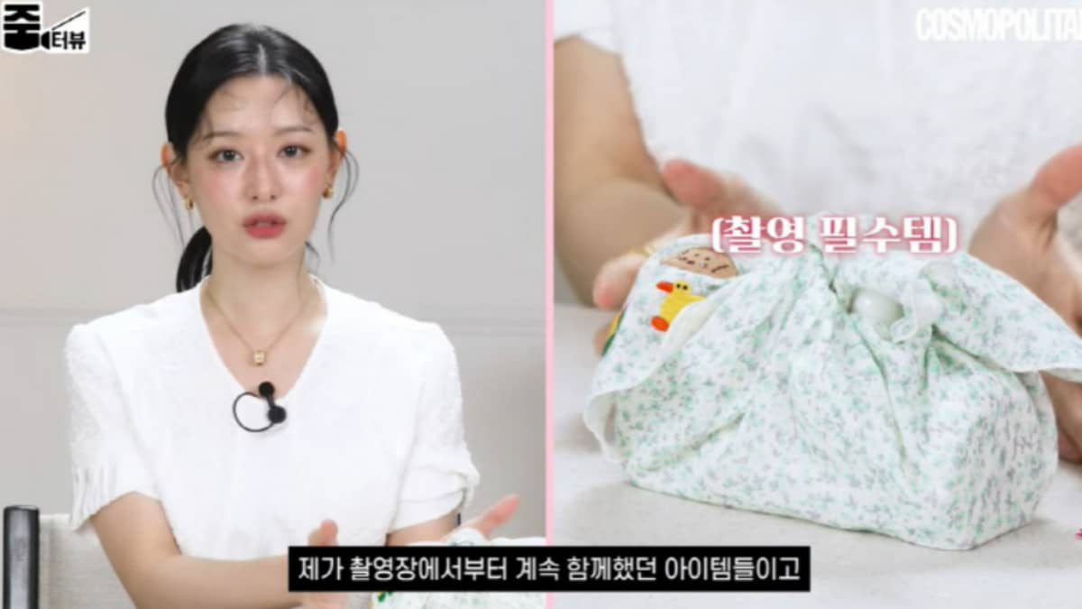 유튜브 채널에서 손수건 가방을 선보인 배우 김지원